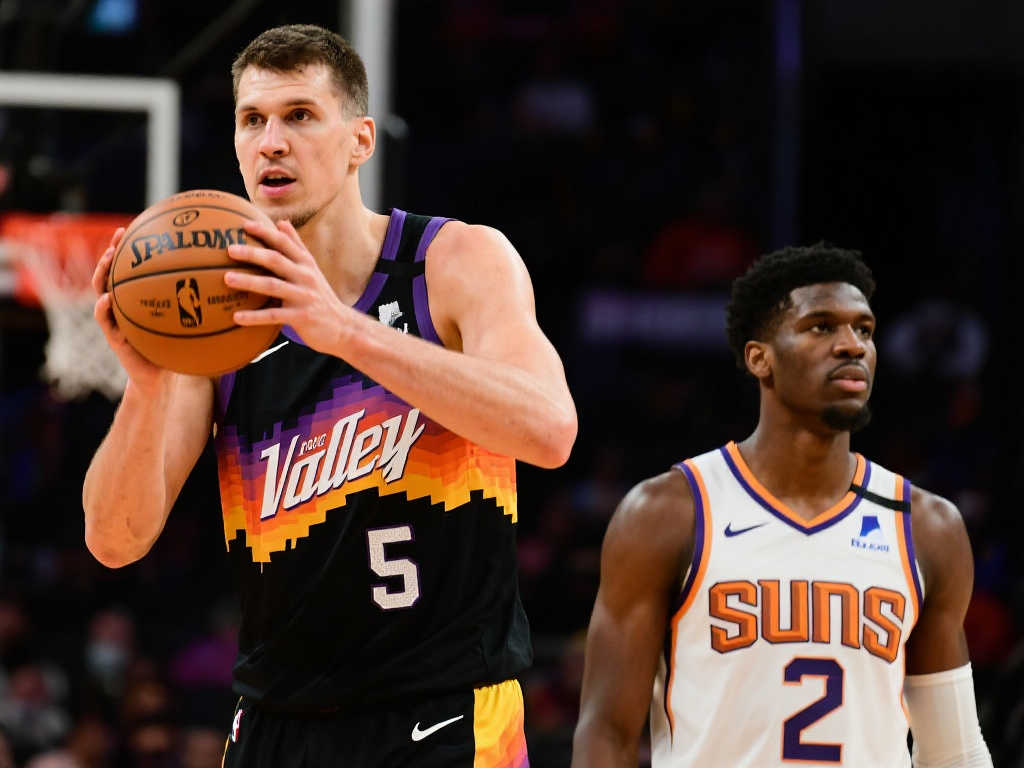 太阳内线大洗牌!努尔基奇被冷藏,艾顿交易成败引发热议? 太阳内线大洗牌!努尔基奇被冷藏,艾顿交易成败引发热议?